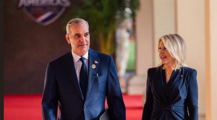 Presidente Abinader llega a la cumbre “Escudo de las Américas” convocada por Donald Trump