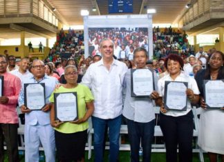 Abinader entrega 2,315 títulos de propiedad en San Pedro de Macorís