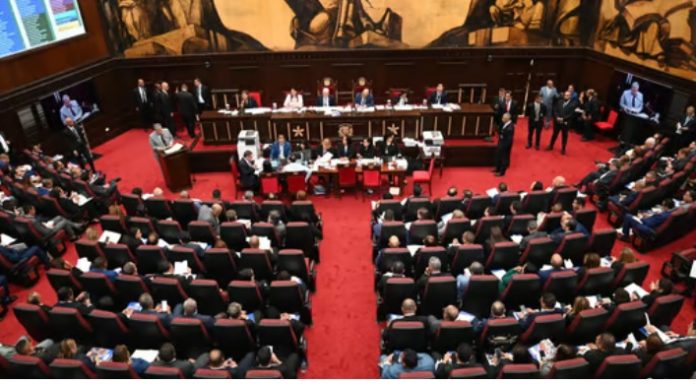 Los diputados eliminan candidaturas independientes; presidente Abinader decidirá si promulga decisión