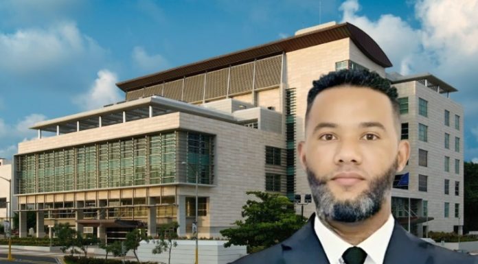 Aplazan para el siete de abril las medidas de coerción contra fiscal acusado de extorsión