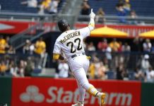 Andrew McCutchen iniciará su temporada 18 en Grandes Ligas tras ganarse un puesto con los Rangers