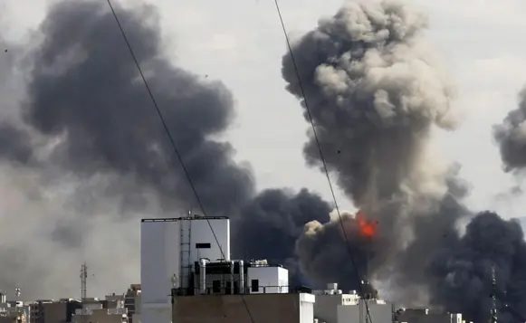 Aumentan a casi 800 muertos en Irán por ataques EEUU e Israel