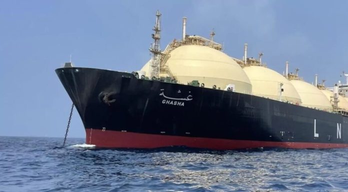 La India asegura el paso de dos buques de gas por Ormuz en medio de la escasez de GLP