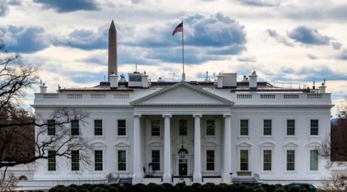 Casa Blanca mantiene vigente plazo de 4 a 6 semanas para fin de guerra en Irán