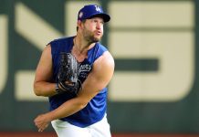Clayton Kershaw regresa al Dodger Stadium como comentarista tras su retiro
