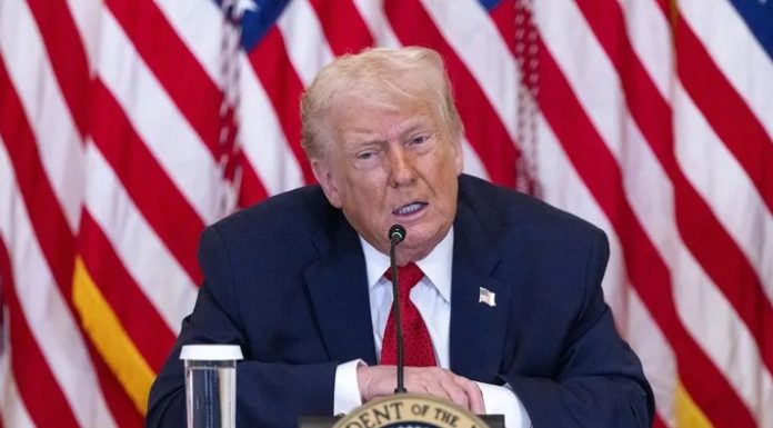 Trump dice que aceptó hablar con la nueva dirigencia de Irán, tras muerte de Jamenei