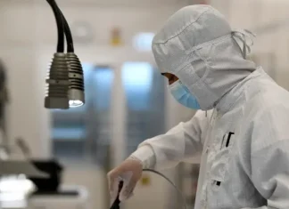 Guerra en Irán pone en riesgo el suministro de helio, chips y semiconductores