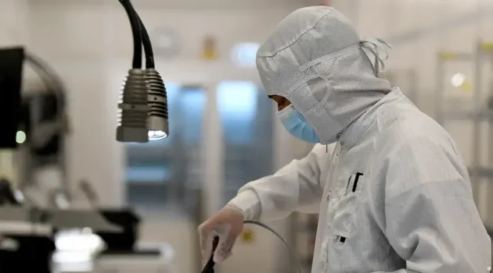 Guerra en Irán pone en riesgo el suministro de helio, chips y semiconductores