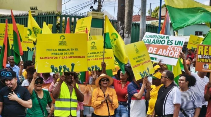 Frente Amplio cuestiona ajustes del gobierno y advierte duro golpe en costo de la vida