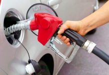 Gasolina en Estados Unidos supera los 4 dólares, precio más alto desde 2022