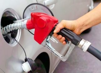 Gasolina en Estados Unidos supera los 4 dólares, precio más alto desde 2022