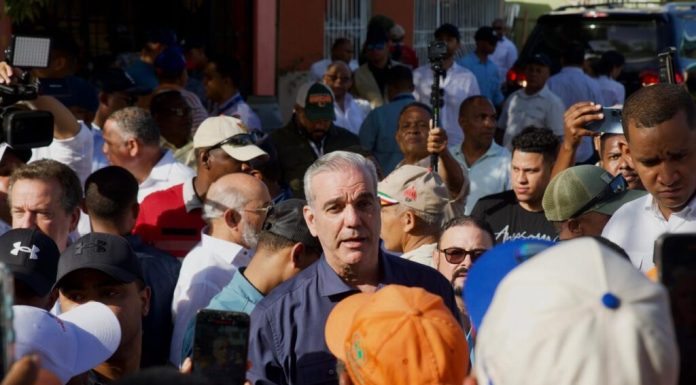 Presidente Abinader visita zonas impactadas por inundaciones en Gaspar Hernández y ordena intervención integral y compensaciones para afectados