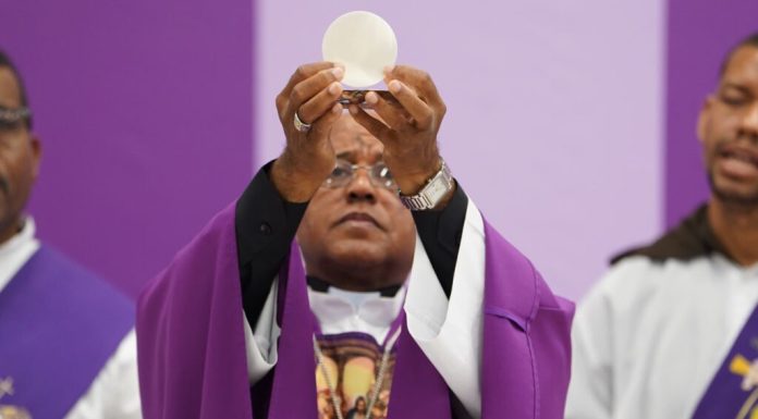 Obispo Stella Maris, Manuel Ruíz, llama a la familia a vivir una “Semana Santa Santamente”, en orden y paz