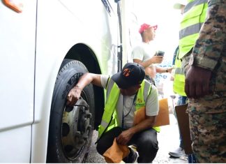 Autoridades revisan vehículos y realizan pruebas a conductores como medidas previas por desplazamientos en carreteras en Semana Santa