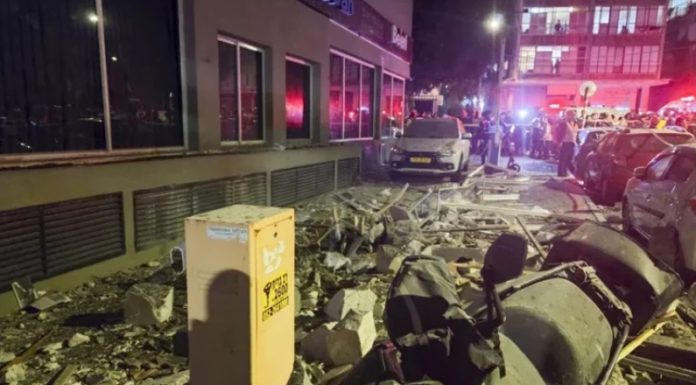 Irán ataca Tel Aviv en respuesta al asesinato del número dos del régimen, Ali Lariyani