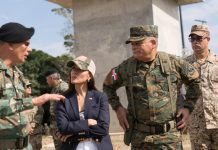 Ministro de Defensa y embajadora de Estados Unidos realizan recorrido por la zona fronteriza de Dajabón