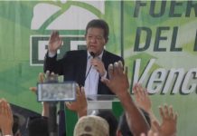 Leonel Fernández juramenta en FP a exgobernador de Hermanas Mirabal y dirigentes del PRM y PLD