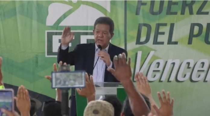 Leonel Fernández juramenta en FP a exgobernador de Hermanas Mirabal y dirigentes del PRM y PLD