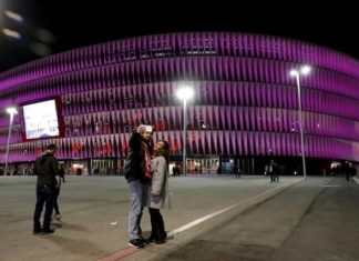 LaLiga implementará delegados de protección y “puntos violetas” en estadios contra la violencia