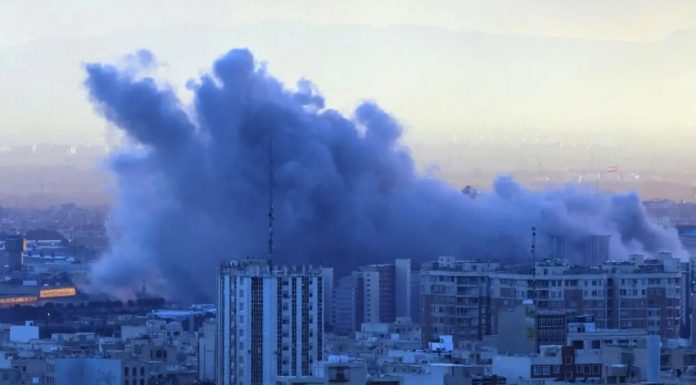 Israel ataca el edificio de la asamblea de clérigos que deben elegir al sucesor de Jameneí