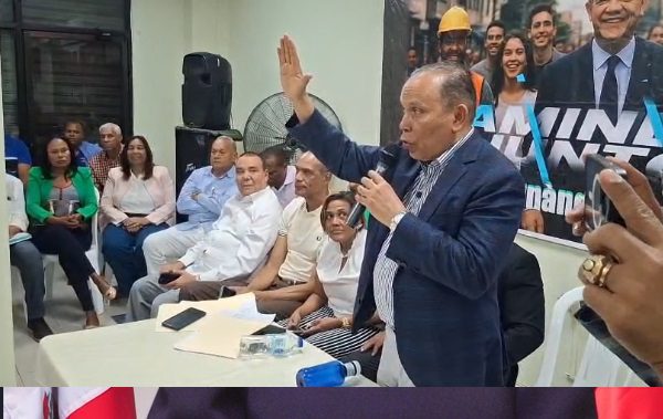 Vicepresidente de la Fuerza del Pueblo juramenta decenas de exdirigentes del PRM y otras organizaciones en San Pedro de Macorís