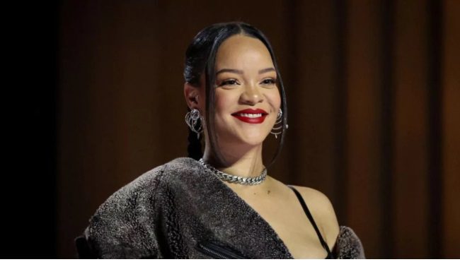 Mujer dispara 10 veces contra la casa de Rihanna en Los Ángeles