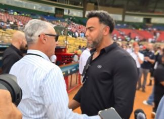 Rob Manfred valora posibilidad de traer juegos oficiales de MLB a RD