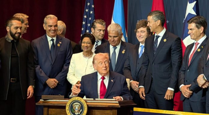 “No voy a aprender su maldito idioma” dice Trump dice ante mandatarios latinoamericanos