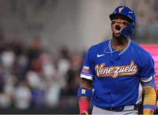 Venezuela remonta ante Italia y avanza a su primera final del Clásico Mundial