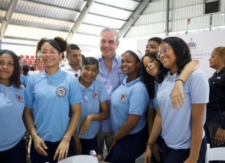 Presidente Abinader dialoga con más de 350 estudiantes y reafirma compromiso con educación y oportunidades para la juventud