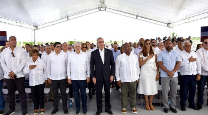 Presidente Luis Abinader encabeza renombramiento de la avenida Ecológica como José Francisco Peña Gómez en Santo Domingo Este