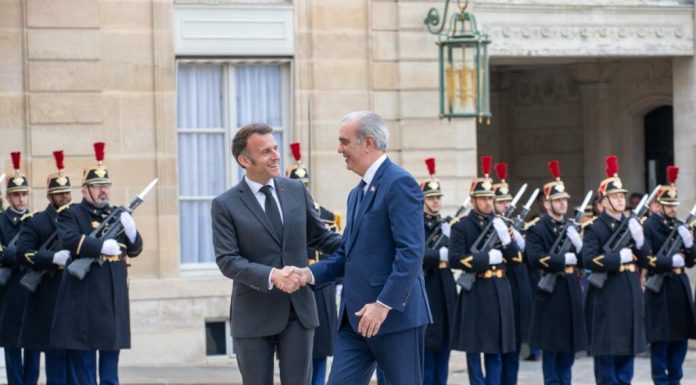 Presidente Abinader se reúne con su homólogo Emmanuel Macron quien ratifica apoyo al sistema integrado de transporte en RD