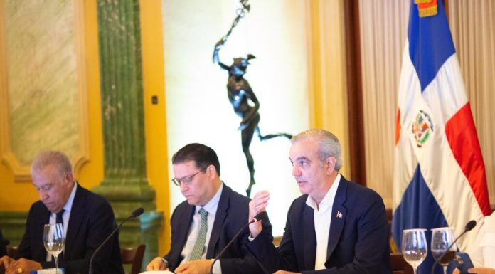 El presidente Luis Abinader sostiene reunión con representantes de diversos sectores industriales y comerciales