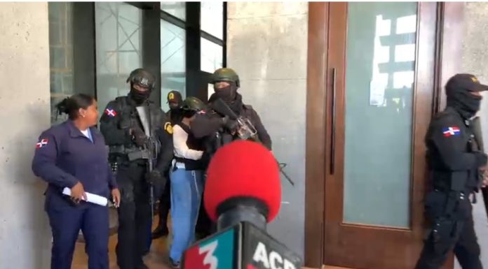 Oficina judicial de Atención Permanente deja en libertad a la cantante urbaja Yailin, pese a portar dos pistolas ilegalmente