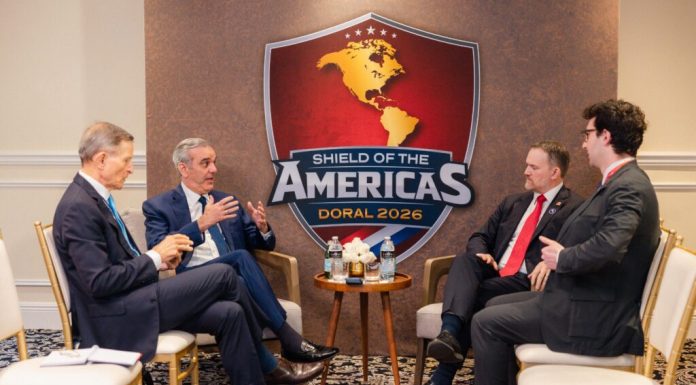 Abinader fortalece diálogo comercial con Estados Unidos durante cumbre en Miami
