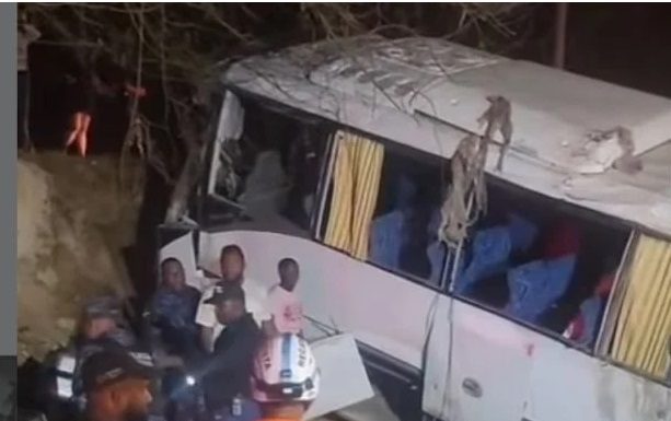 Dos canadienses mueren y 17 resultan heridas en accidente de autobús en La Romana