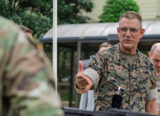 Jefe del Comando Sur de Estados Unidos niega estar en preparativos para la toma de Cuba