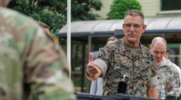 Jefe del Comando Sur de Estados Unidos niega estar en preparativos para la toma de Cuba