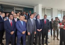 Legisladores de oposición acuden al Tribunal Constitucional para frenar impuestos a sueldos bajos