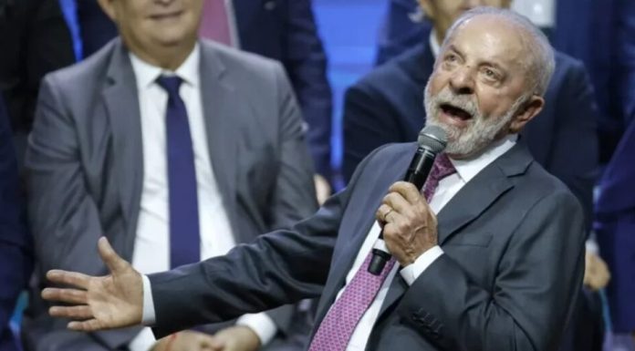 Lula y Flávio Bolsonaro aparecen empatados por primera vez en un sondeo electoral
