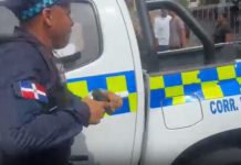 Policia Nacional suspende agente que rastrilló su pistola contra miembros de la prensa