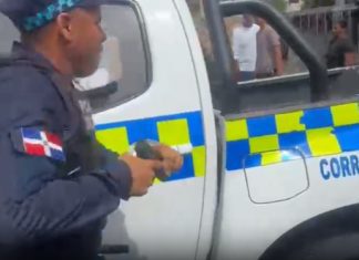 Policia Nacional suspende agente que rastrilló su pistola contra miembros de la prensa