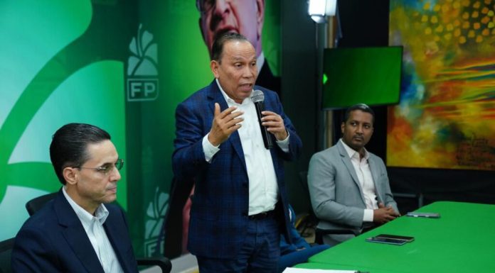 Radhamés Jiménez dice que el PRM es una “plaga” y cuestiona que con petróleo más barato no bajaran los combustibles