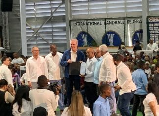 Presidente Abinader entrega 2 mil títulos de propiedad en el sector Nuevo Domingo Savio