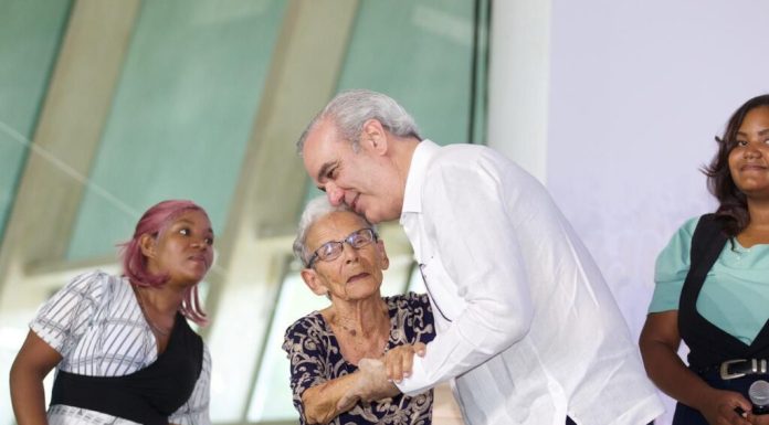 Presidente Abinader escucha a 6,000 familias y reafirma su apoyo a Supérate, que impacta a más de 1.4 millones de hogares en la República Dominicana