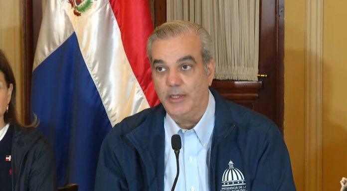 Presidente Abinader felicita a los periodistas dominicanos; dice fortalecen la democracia a través de la verdad y la información