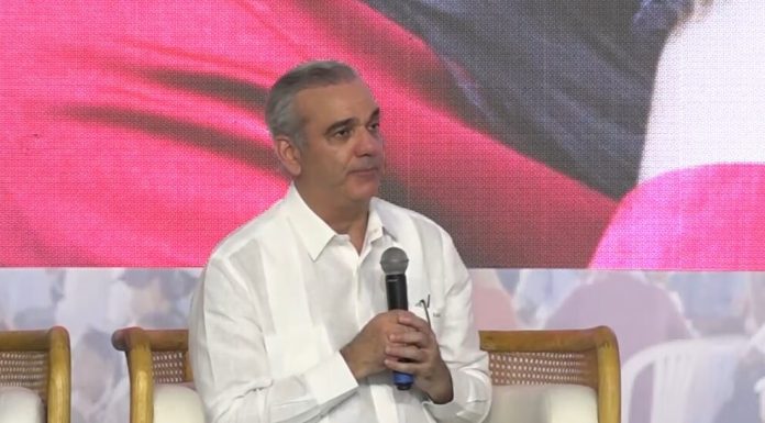 Presidente Abinader llama a mujeres maltratadas que se querellen por violencia de género