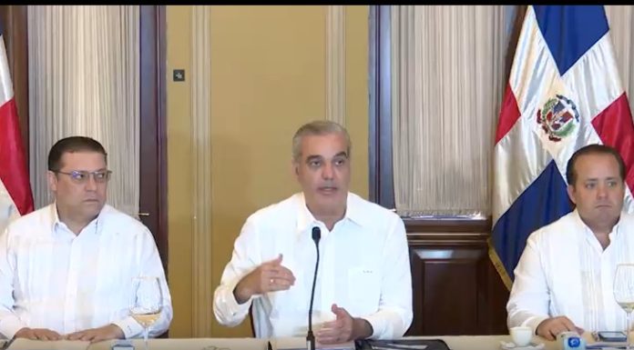 Presidente Abinader se reúne con sectores productivos; adelanta precios de los combustibles no serán aumentados este viernes