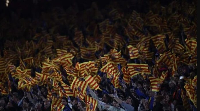 Incidentes en el Camp Nou: aficionados del Barcelona lanzan objetos al autobús del Atlético