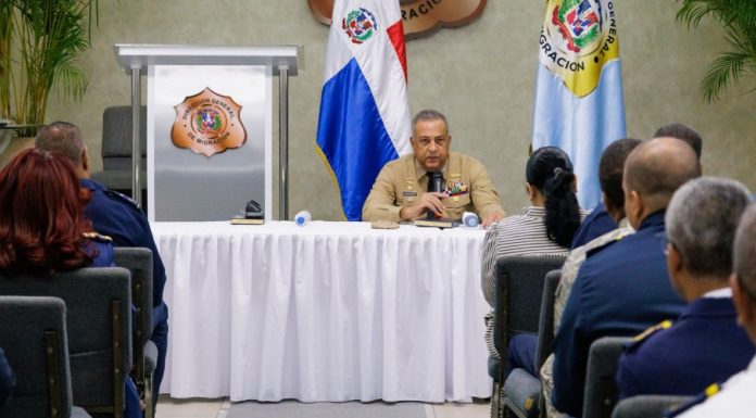 Director de Migración llama a oficiales migratorios a ser cautelosos y proteger seguridad nacional